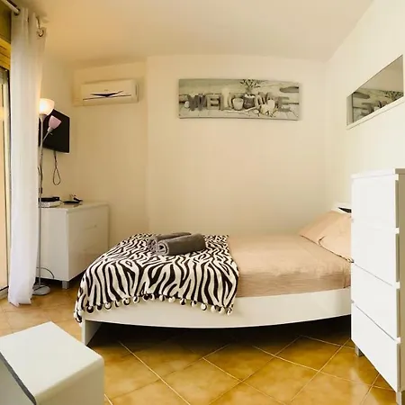 Apartmán Monaco, Fabulous Studio With Balcony
